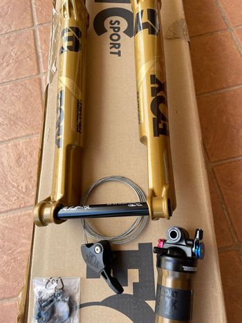 Fox 34 SC Factory Gold Fork + Kashima 190x45 Shock bike d'occasion — image 13 sur 15