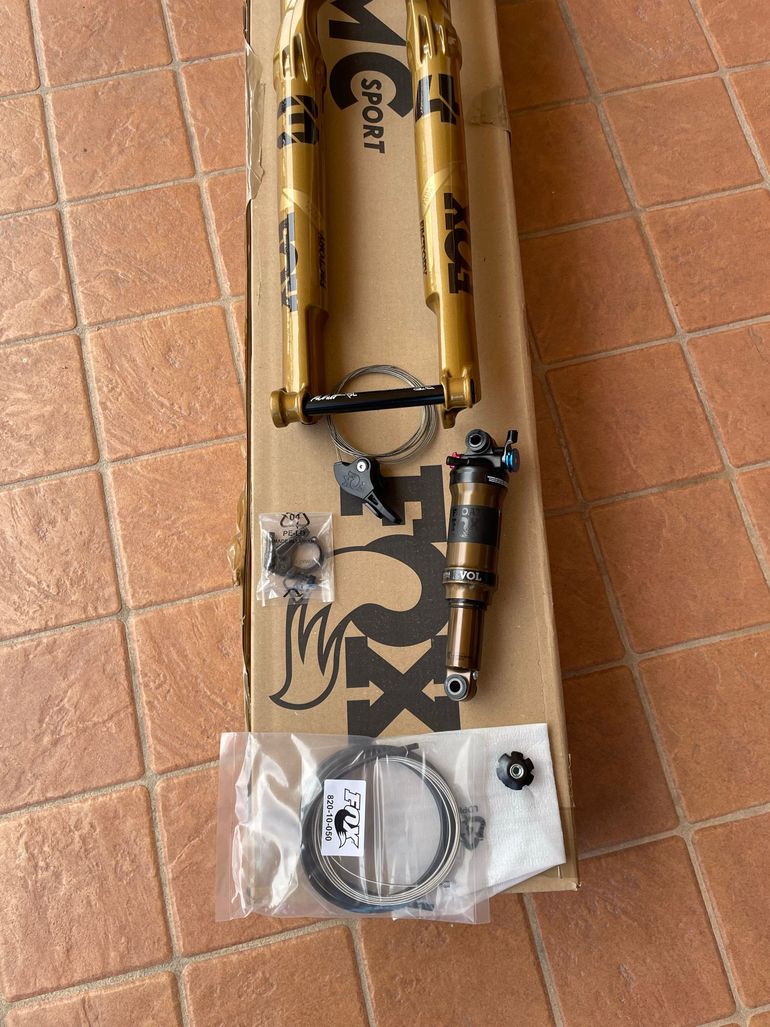 Fox 34 SC Factory Gold Fork + Kashima 190x45 Shock bike d'occasion — image 8 sur 15
