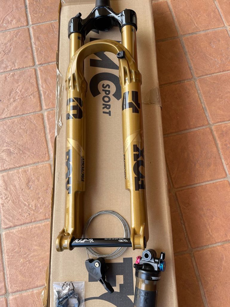 Fox 34 SC Factory Gold Fork + Kashima 190x45 Shock bike d'occasion — image 3 sur 15