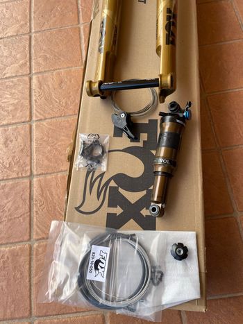 Fox 34 SC Factory Gold Fork + Kashima 190x45 Shock bike d'occasion — image 2 sur 15