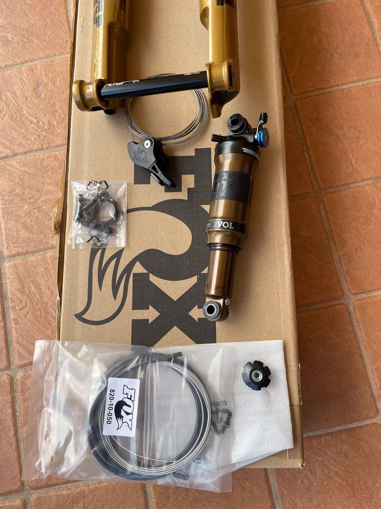 Fox 34 SC Factory Gold Fork + Kashima 190x45 Shock bike d'occasion — image 15 sur 15