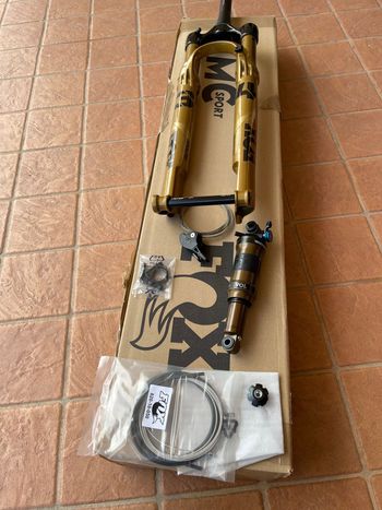 Fox 34 SC Factory Gold Fork + Kashima 190x45 Shock bike d'occasion — image 6 sur 15