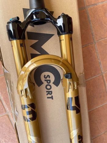 Fox 34 SC Factory Gold Fork + Kashima 190x45 Shock bike d'occasion — image 12 sur 15