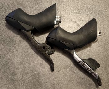 Brugt Sram Red AXS 12v Brake & Shift Levers bike — billede 3 af 5