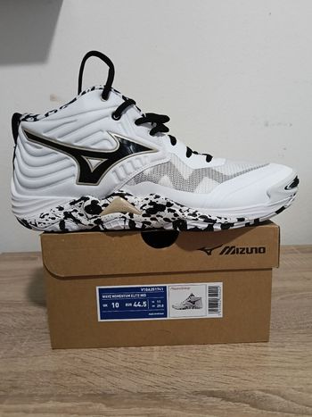 Used Mizuno wave momentum elite mid bike