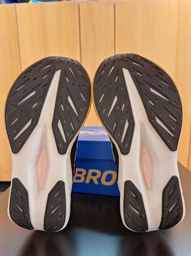 Used Brooks Hyperion Max 2 bike — image 2 of 3