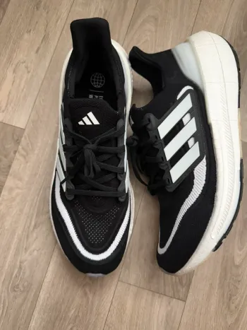 Adidas Ultraboost bike d'occasion — image 2 sur 4
