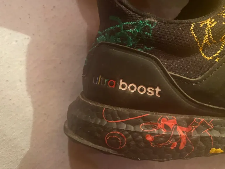 Adidas UltraBoost DNA x Disney Goofy 2020 bike d'occasion — image 3 sur 5