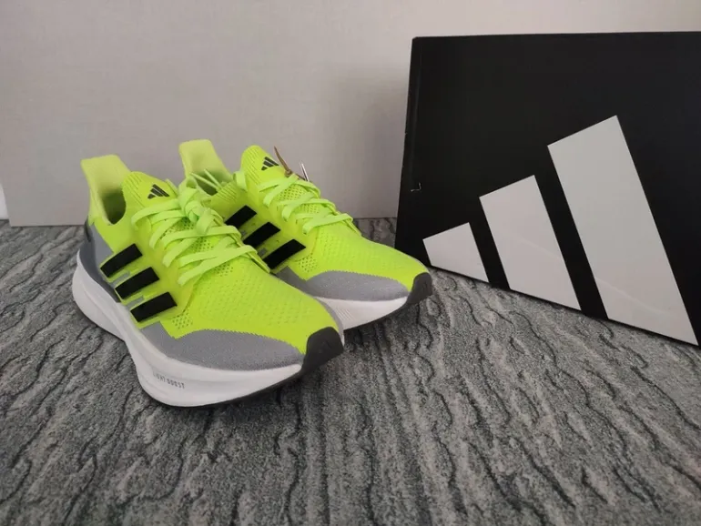 Adidas UltraBOOST 5 bike d'occasion — image 4 sur 7