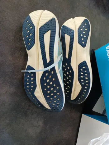 Hoka Mach 6 bike d'occasion — image 4 sur 5