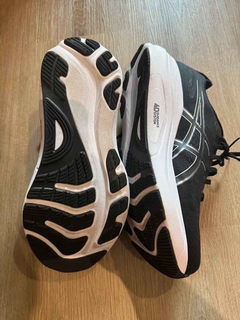 Used Asics Gel Kayano 32 bike — image 2 of 4