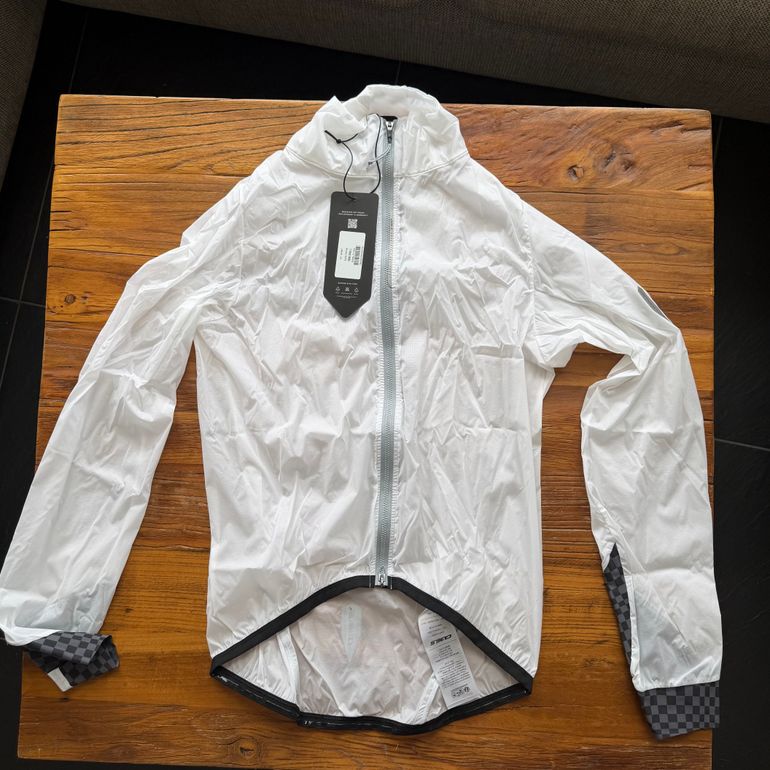 Q36.5 Air jacket L// NEW!! 50% OFF!! 2026 bike d'occasion — image 1 sur 2