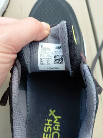 Tweedehands New Balance Hardloopschoenen maat 42 bike — afbeelding 4 van 5