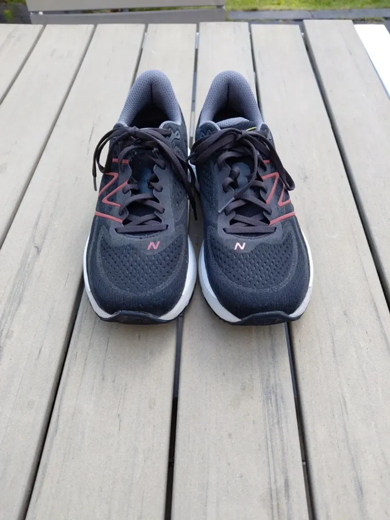 Tweedehands New Balance Hardloopschoenen maat 42 bike — afbeelding 2 van 5