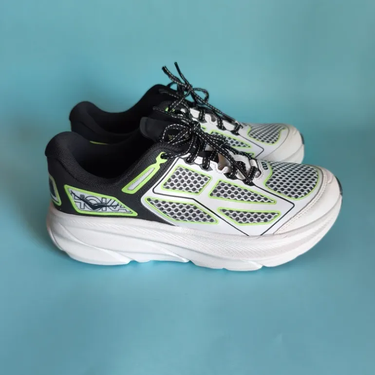 Tweedehands Hoka Clifton 9 bike — afbeelding 1 van 8
