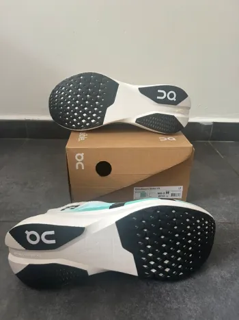 On Running On Shoes Size 42 bike d'occasion — image 3 sur 8