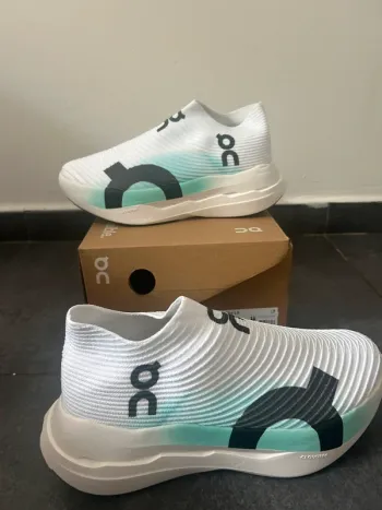 On Running On Shoes Size 42 bike d'occasion — image 2 sur 8