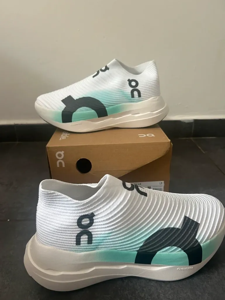 On Running On Shoes Size 42 bike d'occasion — image 2 sur 8