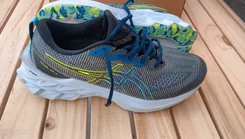 Asics Novablast 2 LE bike d'occasion