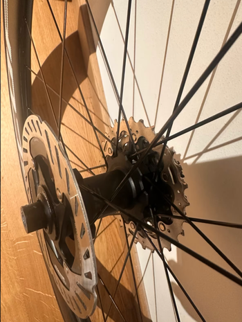 Used Scope R5a Disc Wheelset Carbon Shimano 2025 bike — image 4 of 4