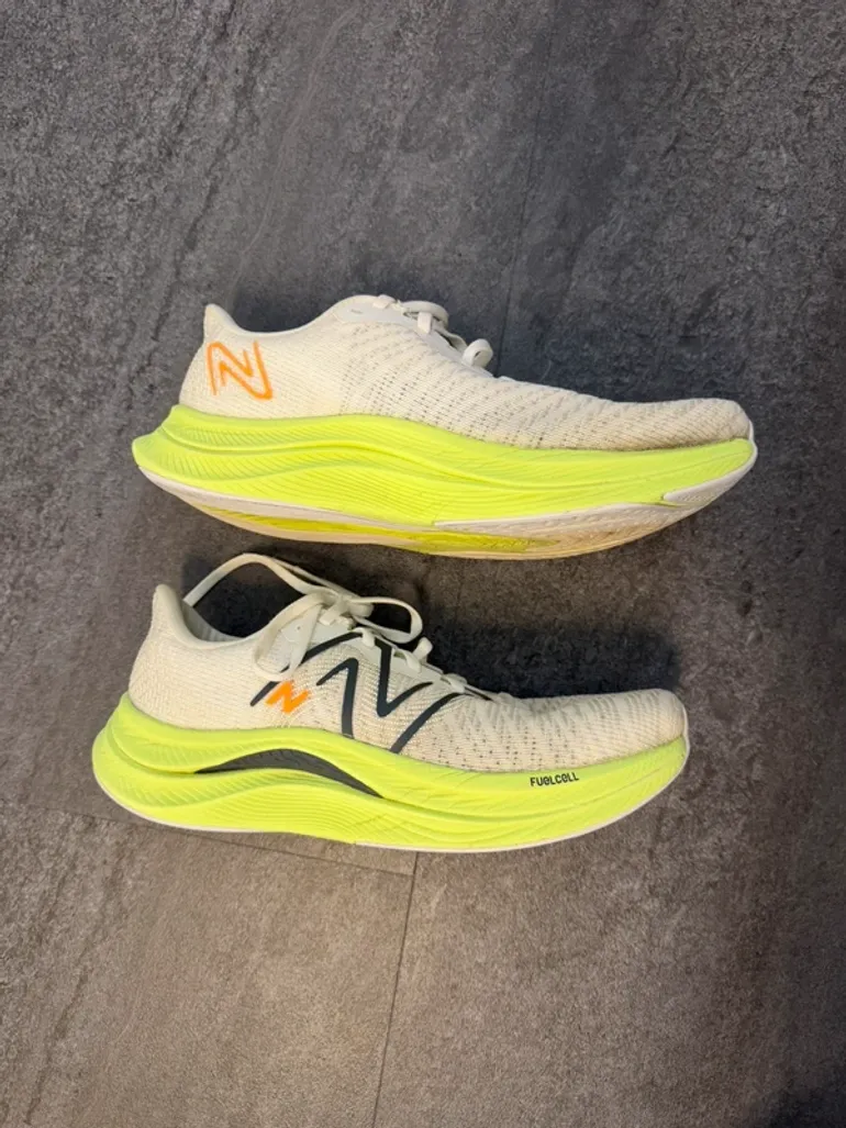 New Balance FuelCell Propel v4 bike de segunda mano — imagen 2 de 5