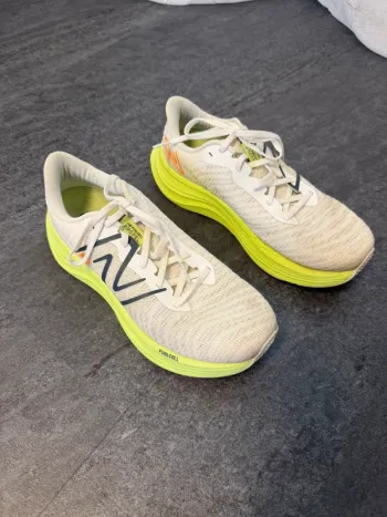 New Balance FuelCell Propel v4 bike de segunda mano