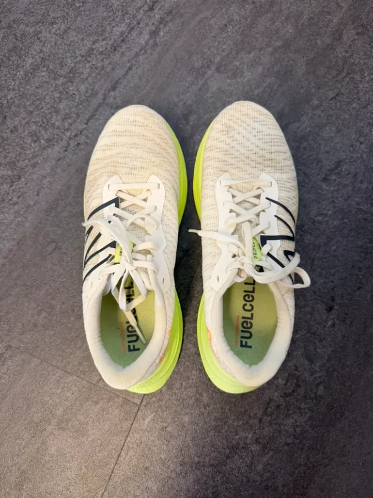 New Balance FuelCell Propel v4 bike de segunda mano — imagen 3 de 5
