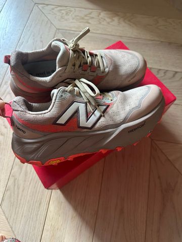 New Balance Hierro bike usato — immagine 5 di 5