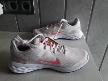 Rose Nike Baskets femme clair bike d'occasion — image 2 sur 8