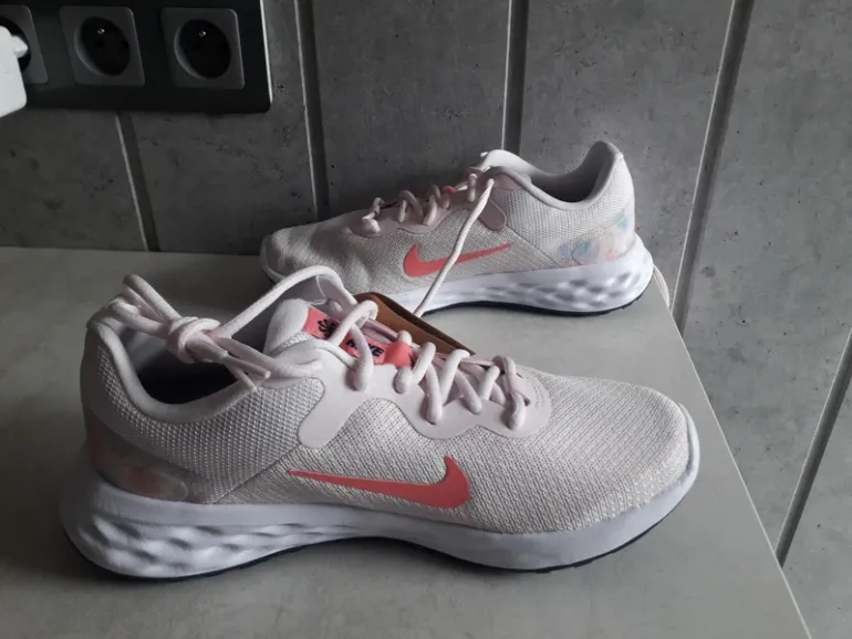 Rose Nike Baskets femme clair bike d'occasion — image 2 sur 8