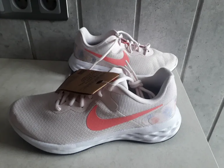 Rose Nike Baskets femme clair bike d'occasion — image 3 sur 8