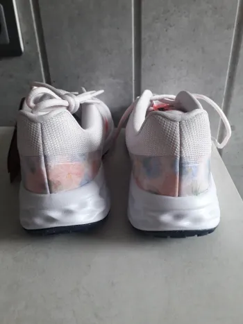 Rose Nike Baskets femme clair bike d'occasion — image 4 sur 8