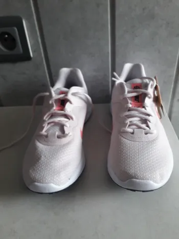 Rose Nike Baskets femme clair bike d'occasion