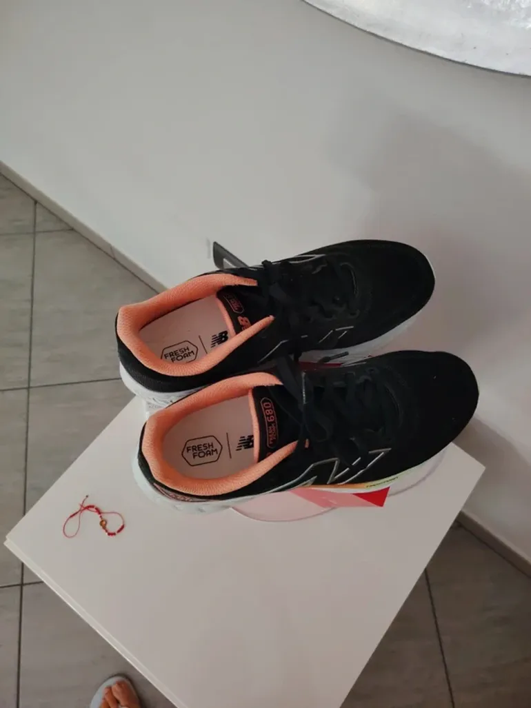 New Balance Sneakers bike usato — immagine 3 di 6