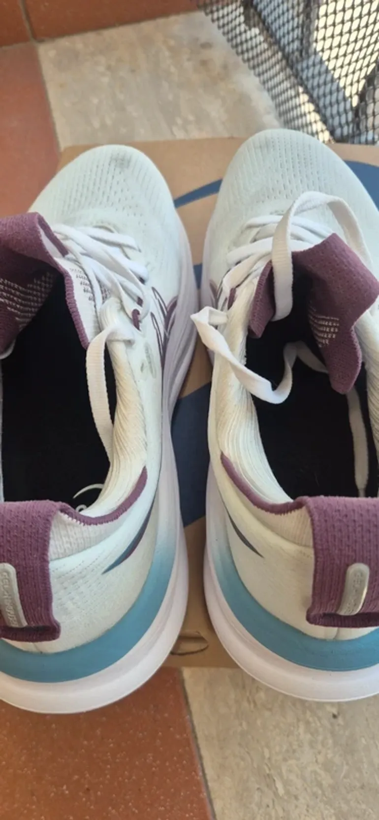 Tweedehands Asics Nimbus gel 28 bike — afbeelding 2 van 7