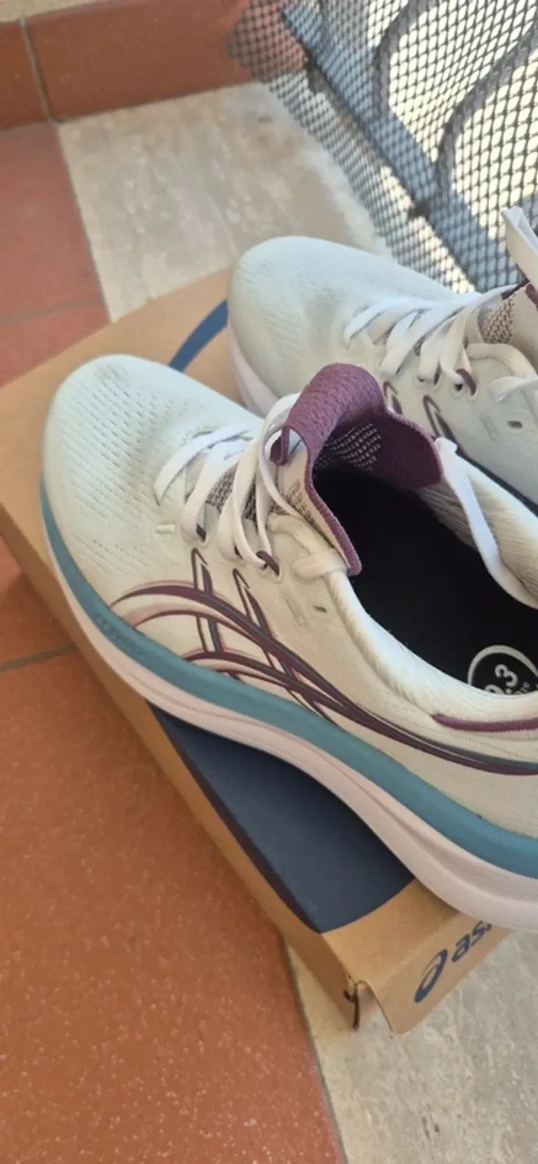 Tweedehands Asics Nimbus gel 28 bike — afbeelding 3 van 7