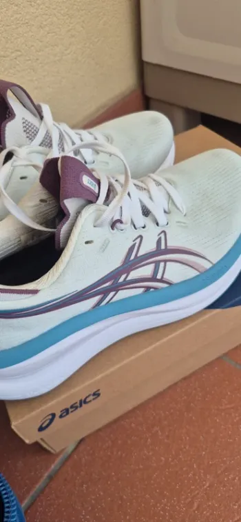 Tweedehands Asics Nimbus gel 28 bike — afbeelding 4 van 7