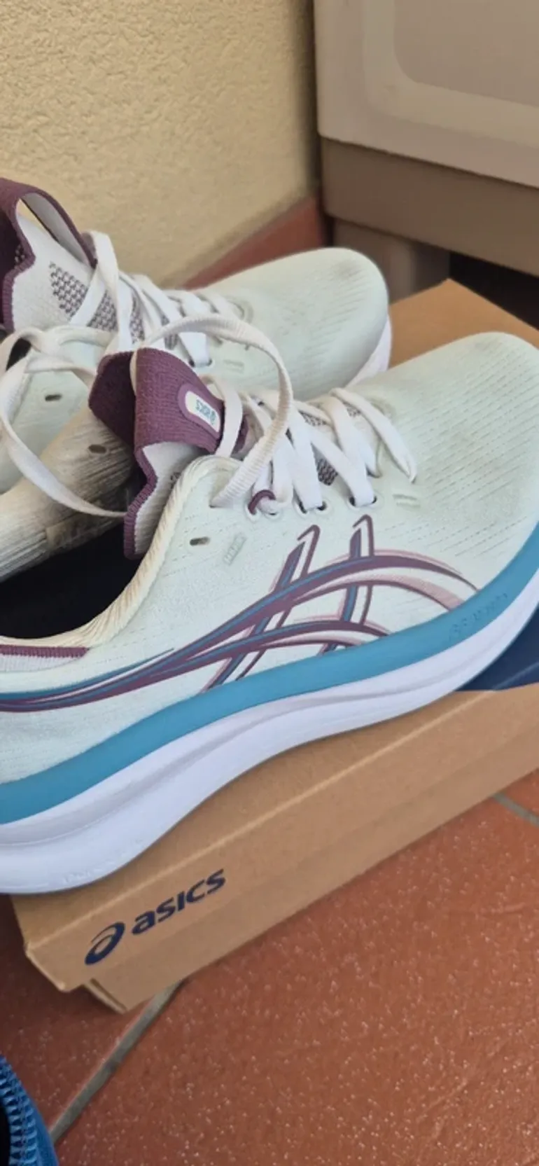 Tweedehands Asics Nimbus gel 28 bike — afbeelding 4 van 7