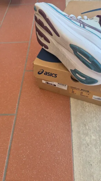 Tweedehands Asics Nimbus gel 28 bike — afbeelding 7 van 7