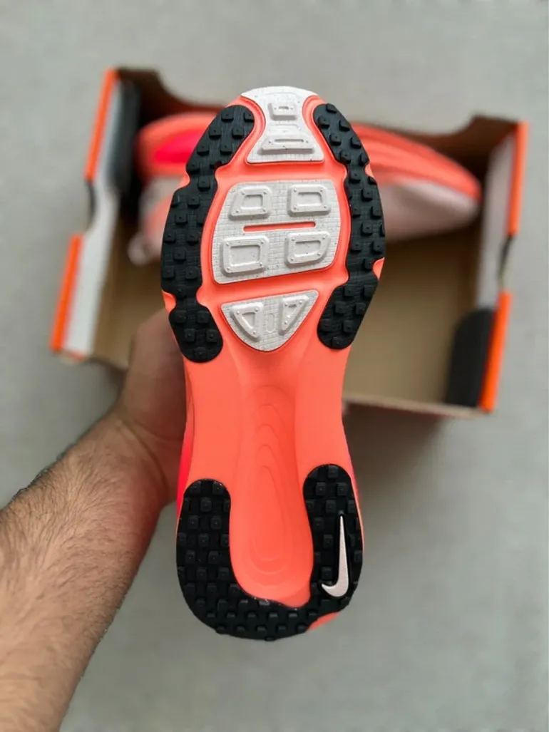 Nike Vomero 18 bike d'occasion — image 4 sur 8