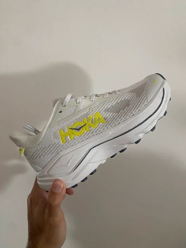 Hoka Challenger 8 bike d'occasion — image 1 sur 3