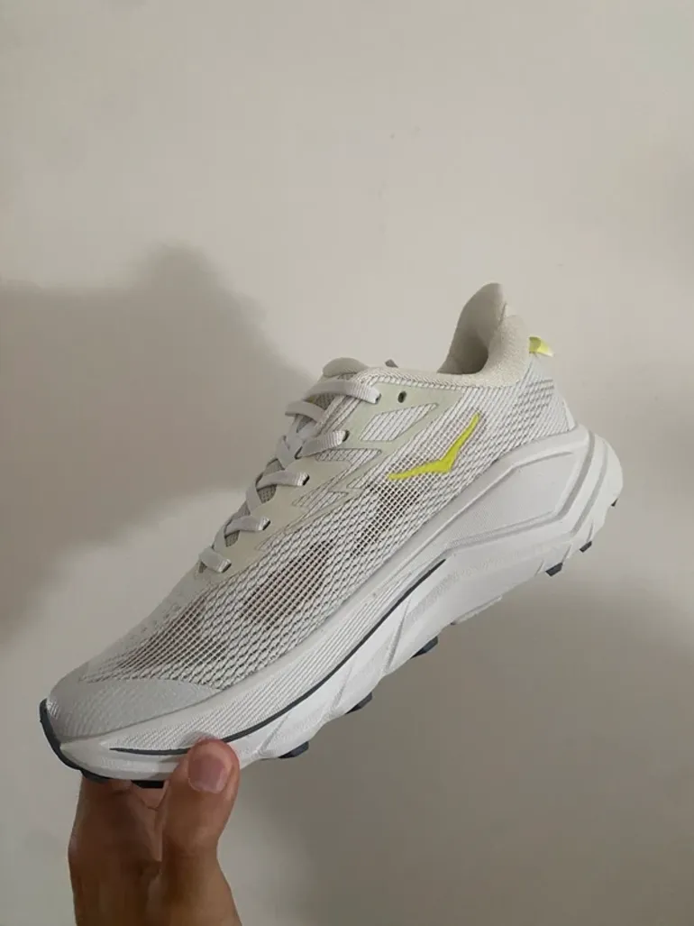 Hoka Challenger 8 bike d'occasion — image 2 sur 3