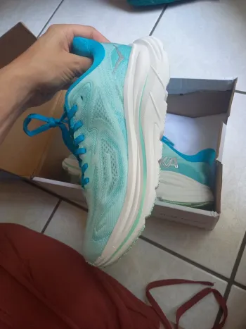 Hoka Clifton 10 bike d'occasion — image 5 sur 6