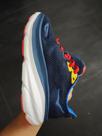 Hoka Clifton 9 bike d'occasion — image 5 sur 8
