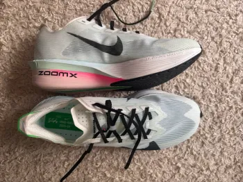 Nike ZoomX Vaporfly Next% bike d'occasion — image 3 sur 5