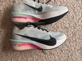 Nike ZoomX Vaporfly Next% bike d'occasion — image 4 sur 5