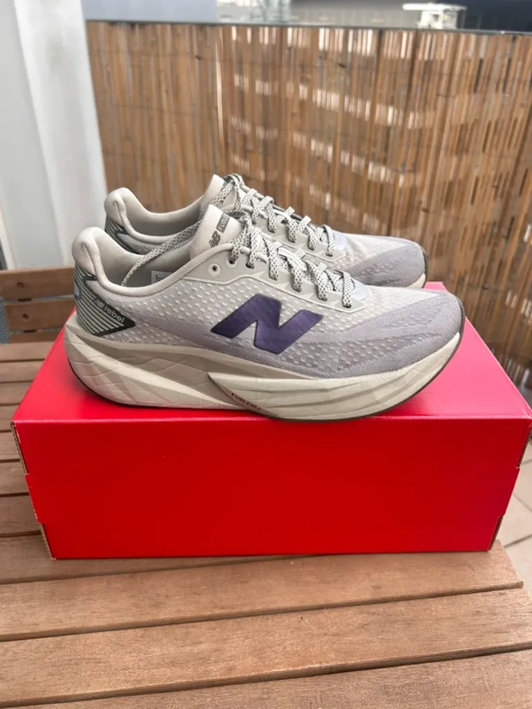New Balance Fuelcell Rebel V5 bike d'occasion — image 1 sur 6