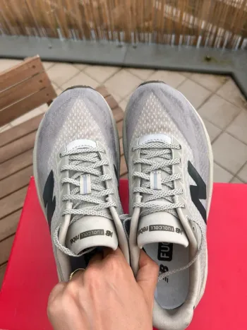 New Balance Fuelcell Rebel V5 bike d'occasion — image 5 sur 6