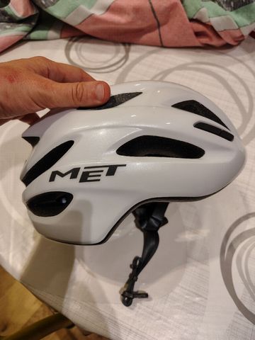 Used MET Helmet 2024 bike — image 3 of 5