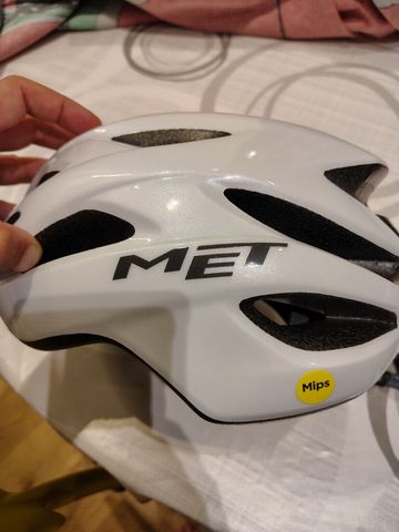 Used MET Helmet 2024 bike — image 2 of 5